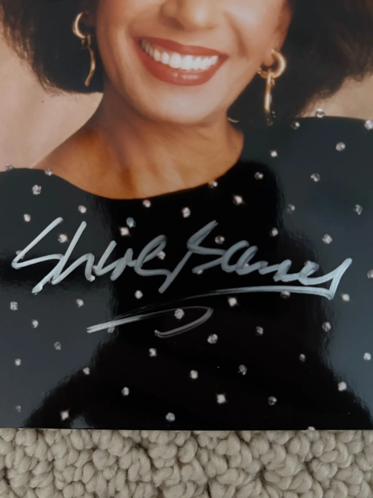Shirley Bassey – Signed (5” x 7”) Autographed color photo, image 2