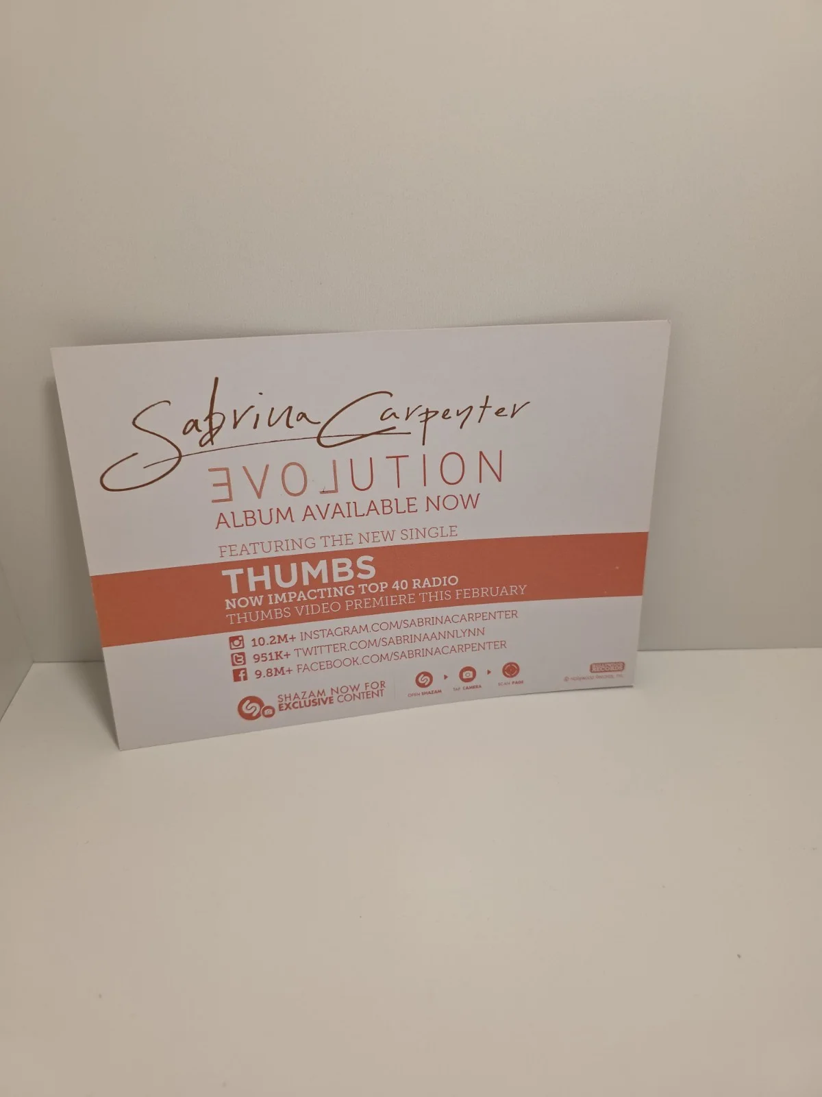 Signed Sabrina Carpenter EVOLution Tour Rare Autographed 5x7" Promotional Card, изображение 2