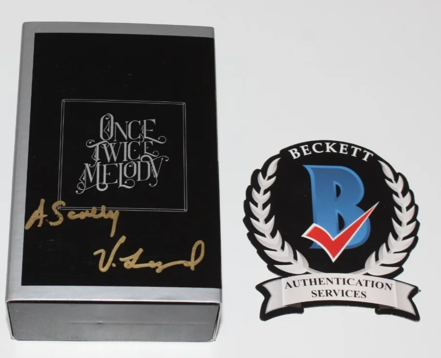 BEACH HOUSE BAND SIGNED 'ONCE TWICE MELODY' CASSETTE TAPE BECKETT BAS COA X2, изображение 2
