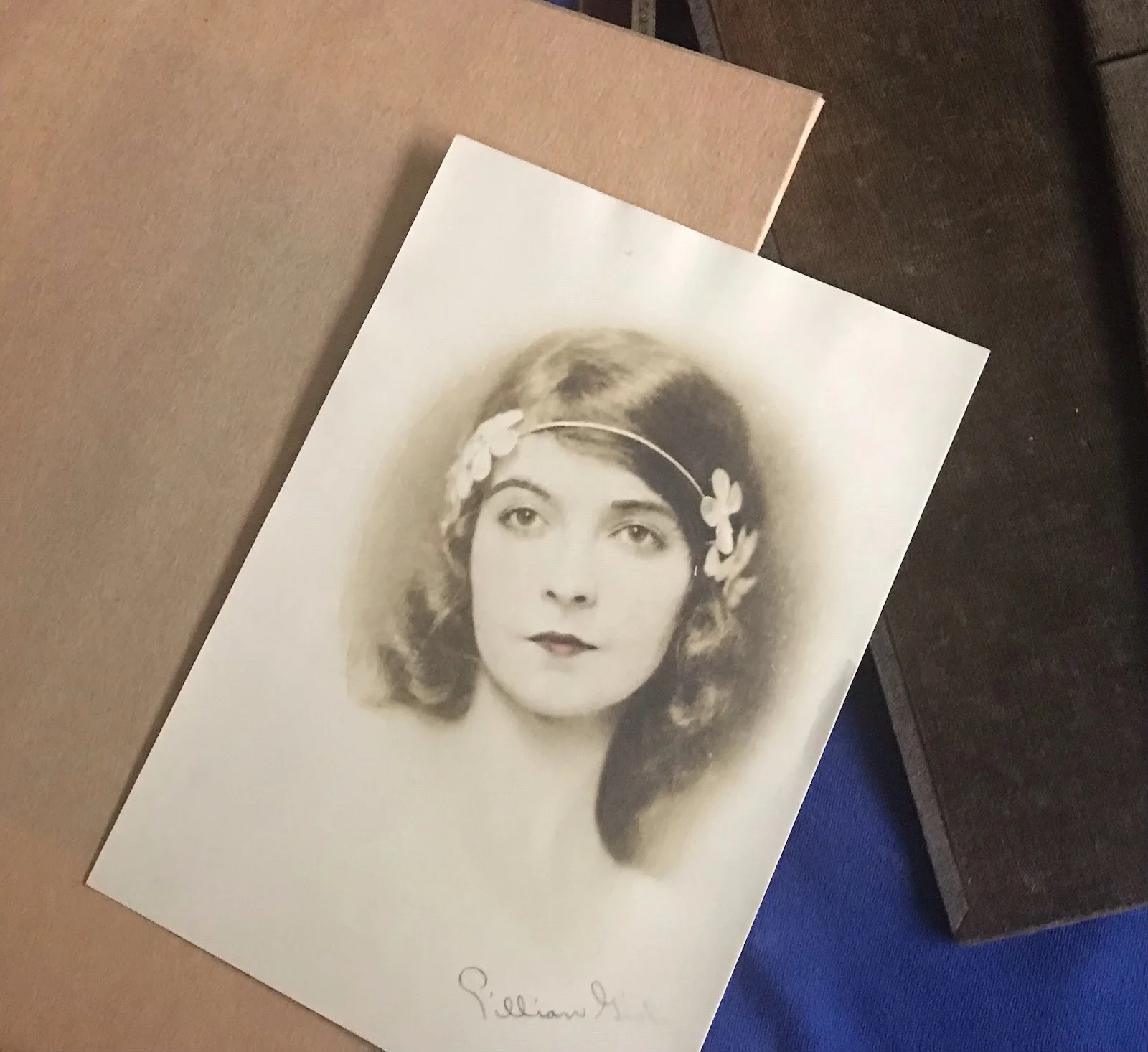 Lillian Gish — LILLIAN GISH AUTOGRAPHED 5 X 7 SEPIA PHOTO 1920s, image 4