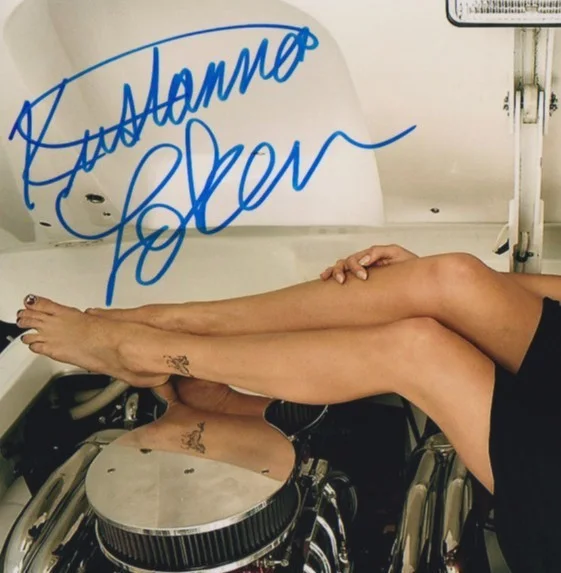 KRISTANNA LOKEN hand-signed LEGGY SEXY BAREFOOT color 8x10 authentic UACC RD COA, изображение 2