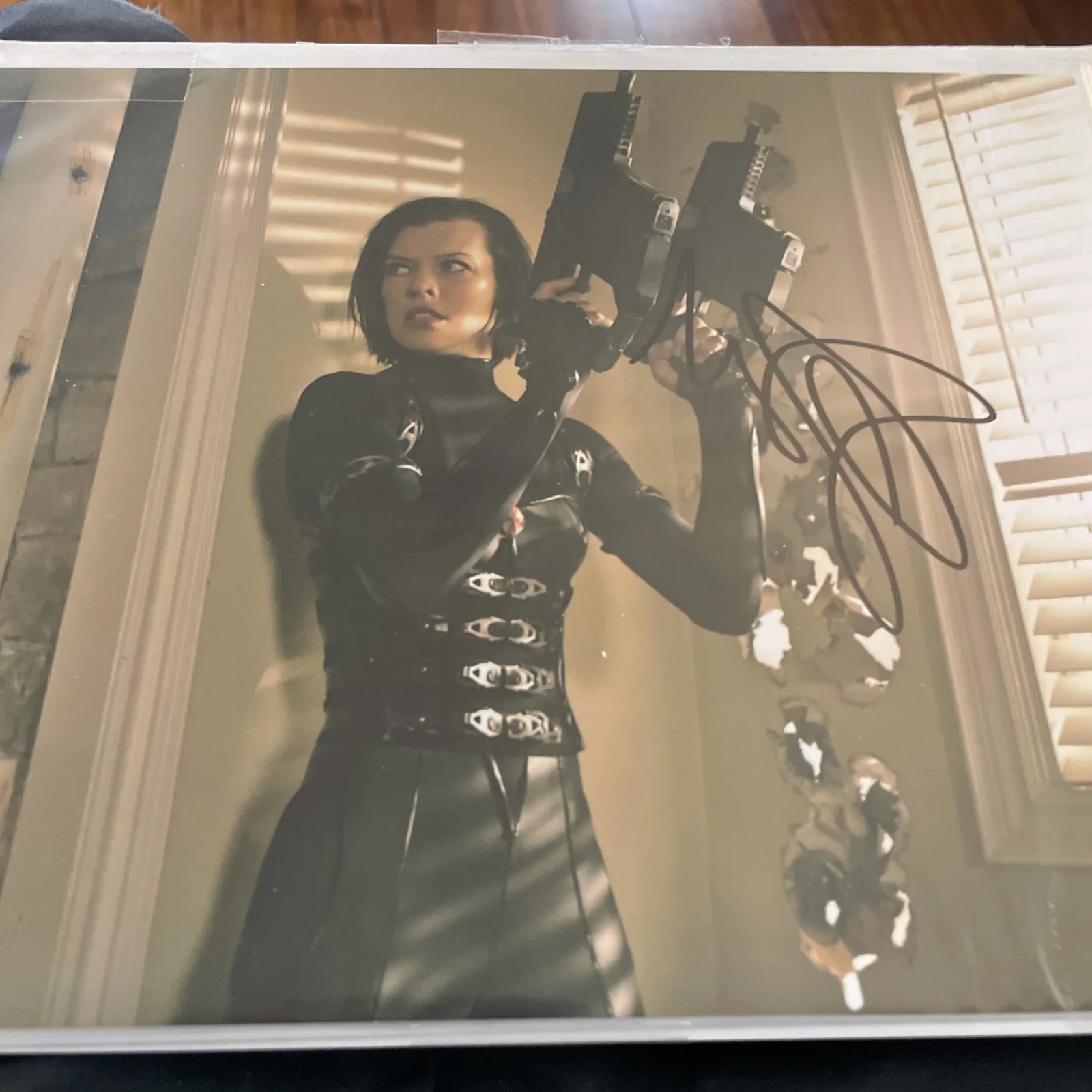 MILLA JOVOVICH — MILLA JOVOVICH Signed Autographed 8X10 Photo COA