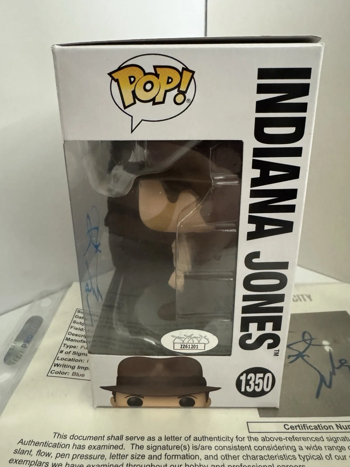STEVEN SPIELBERG — STEVEN SPIELBERG SIGNED AUTOGRAPH FUNKO POP 1350 INDIANA JONES JSA LOA, изображение 3