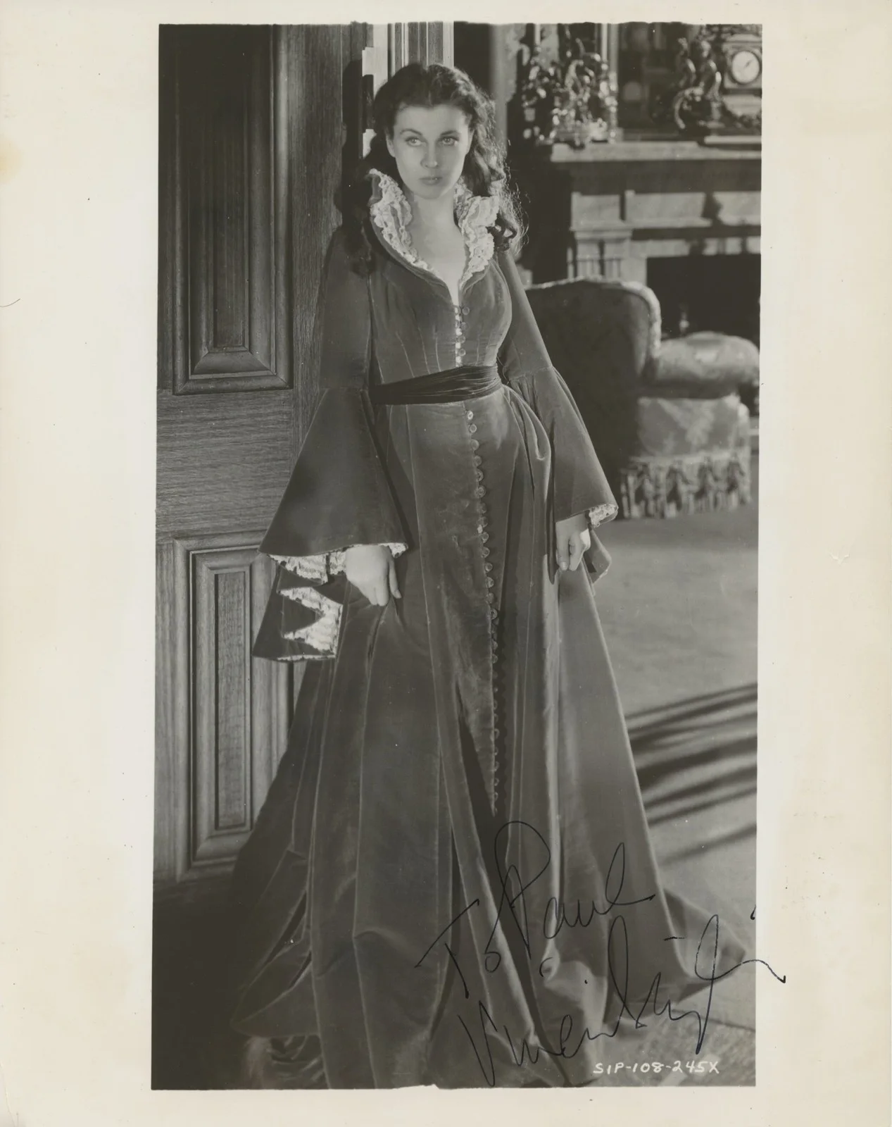 VIVIEN LEIGH: Signed Photograph in "Gone with the Wind", image 2
