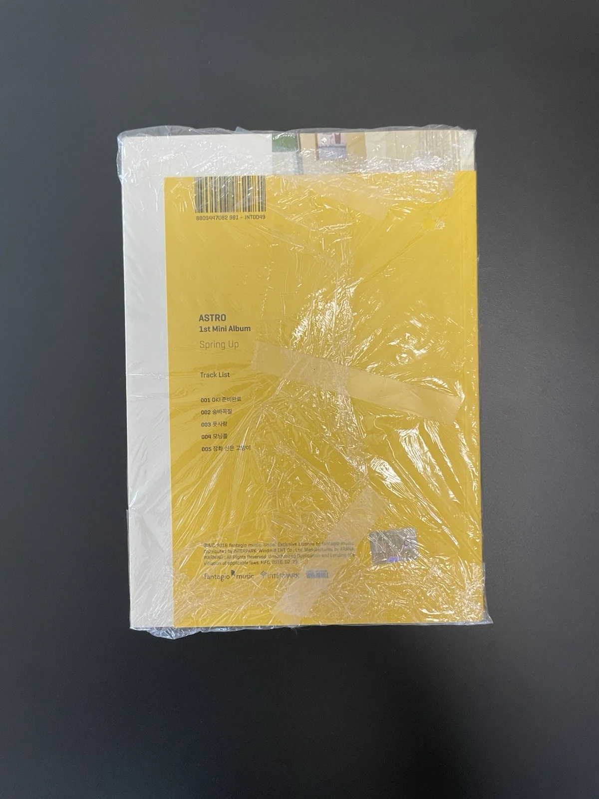 ASTRO 1st & 6th Mini Album Autographed Yellow Cover Multiple Signatures, image 4