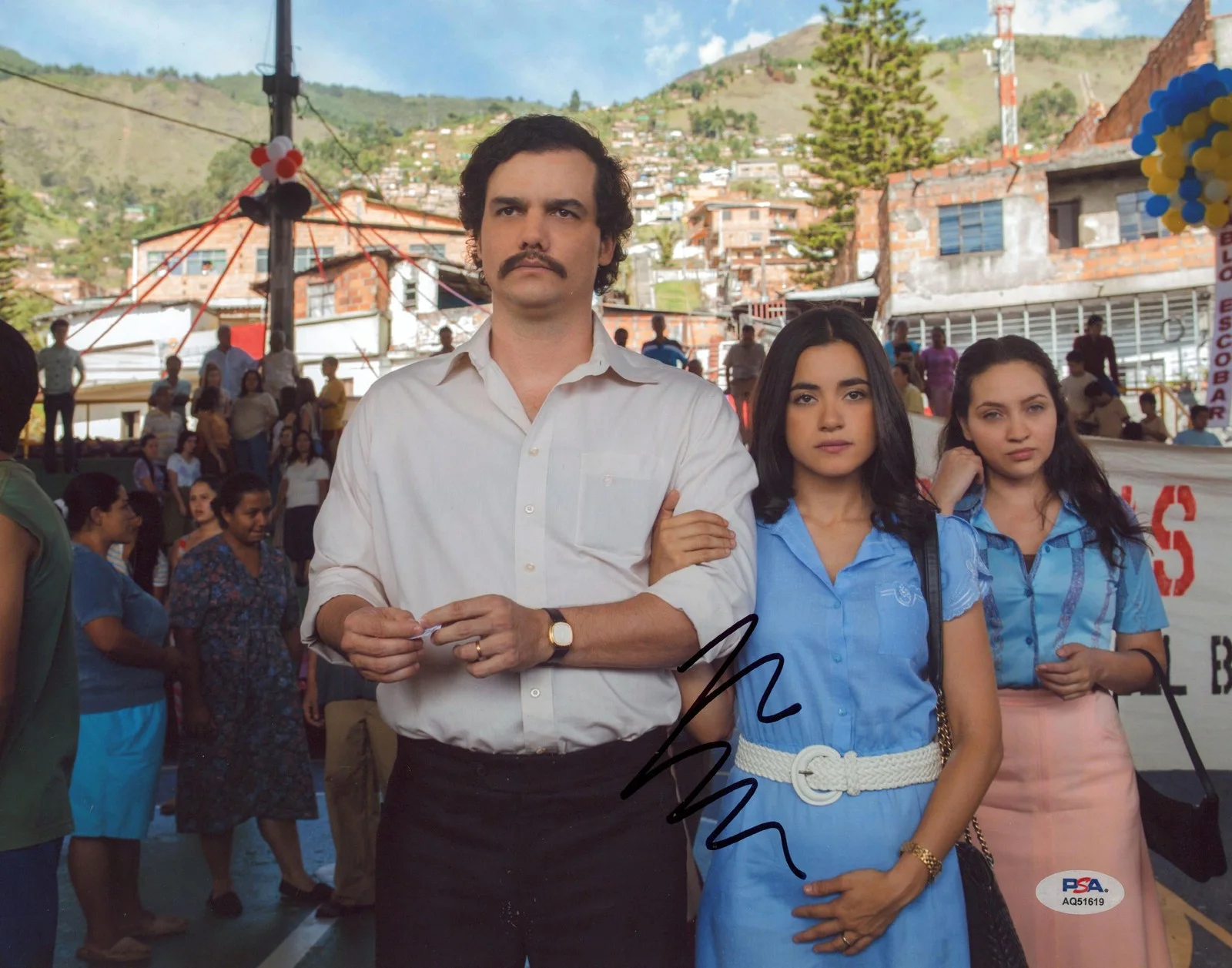 Wagner Moura — Wagner Moura NARCOS Authentic Signed 11x14 Horizontal Photo PSA/DNA #AQ51619