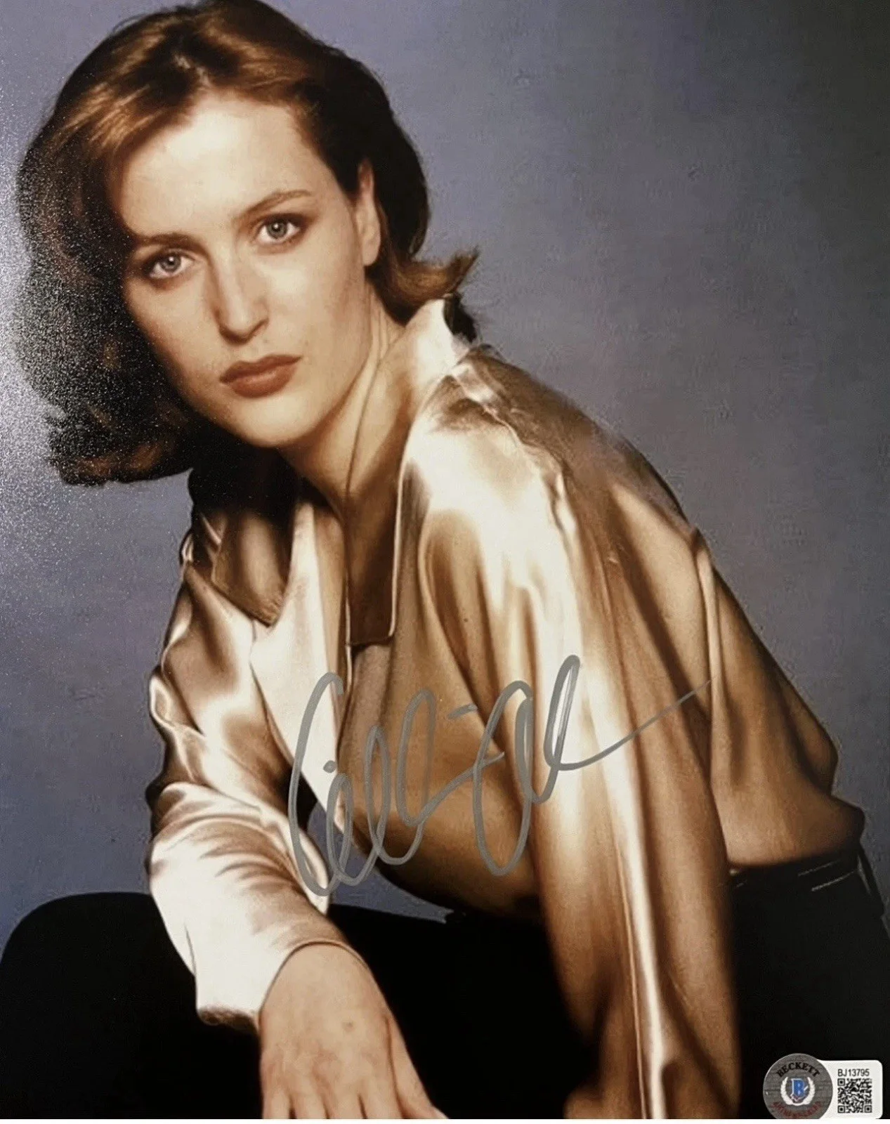 Gillian Anderson — Gillian Anderson signed photo With COA Autograph The X-Files Agent Dana Scully