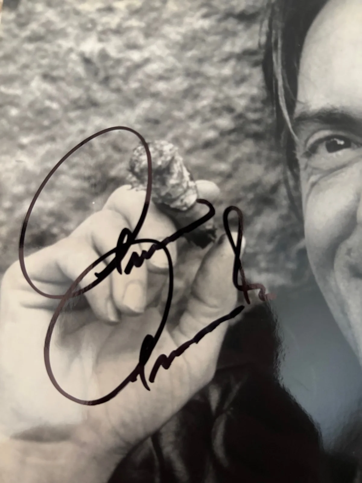 Armand Assante — Armand Assante – Signed (8” x 10”) black and white Autographed Photo, image 2
