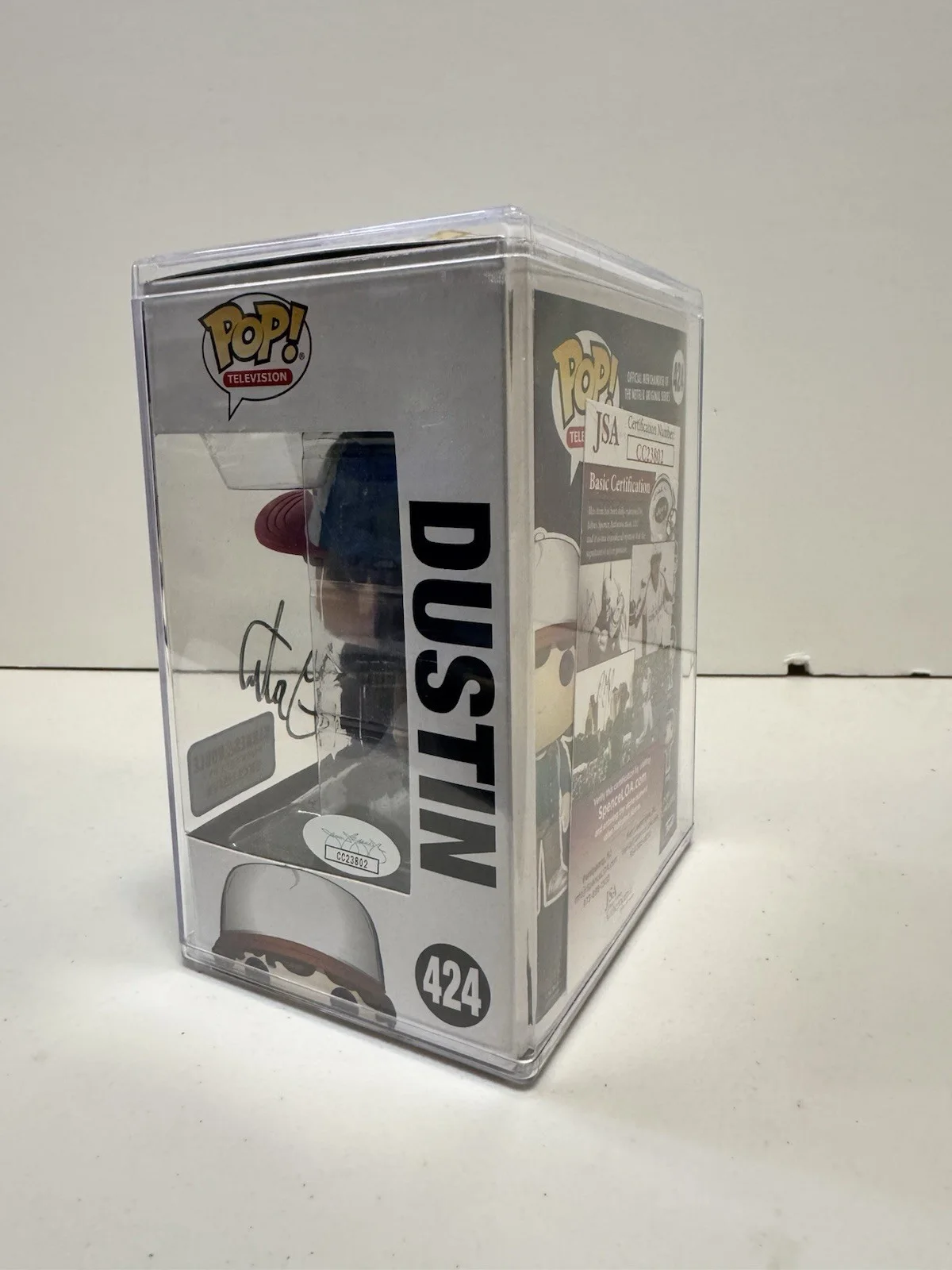 Gaten Matarazzo — Funko Pop Stranger Things Dustin 424 Signed Gaten Matarazzo Barnes & Noble JSA, изображение 3