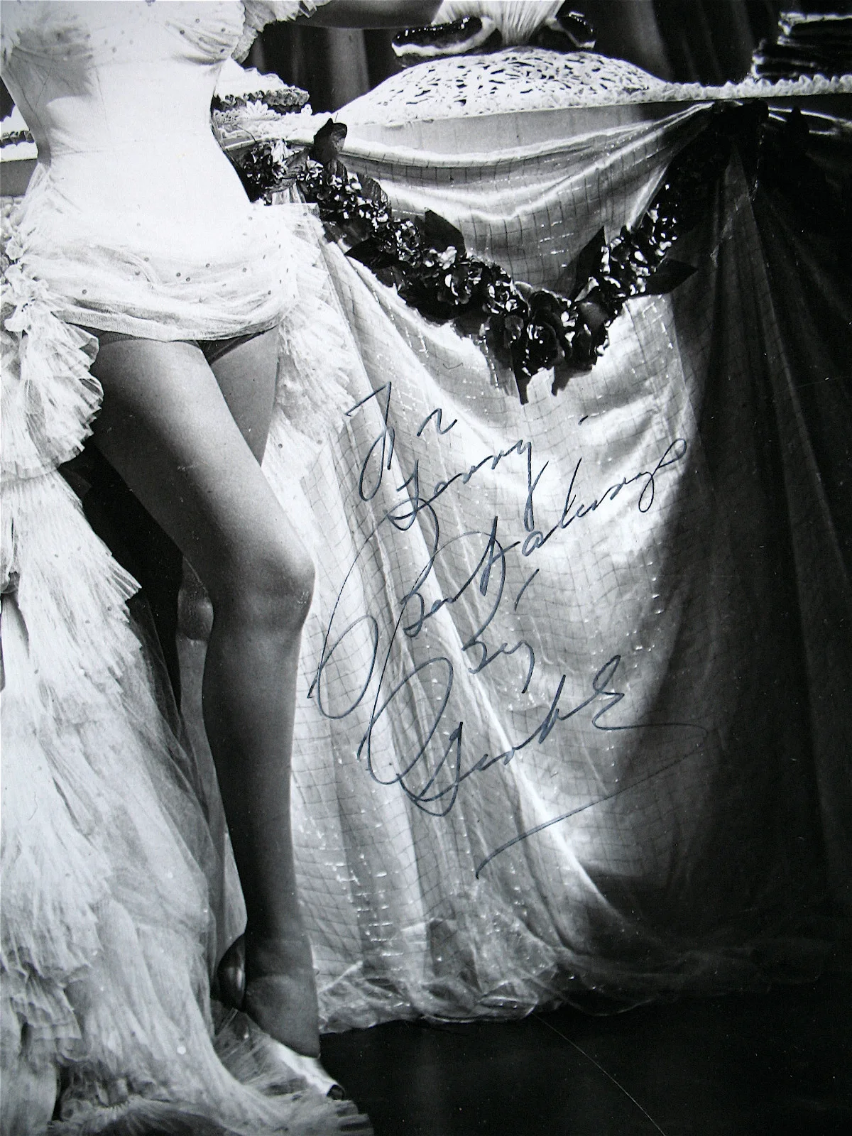 BETTY GRABLE — BETTY GRABLE-Mega Rare 11x14 Autographed & Inscribed Photograph-Sexy Pinup Girl, изображение 2