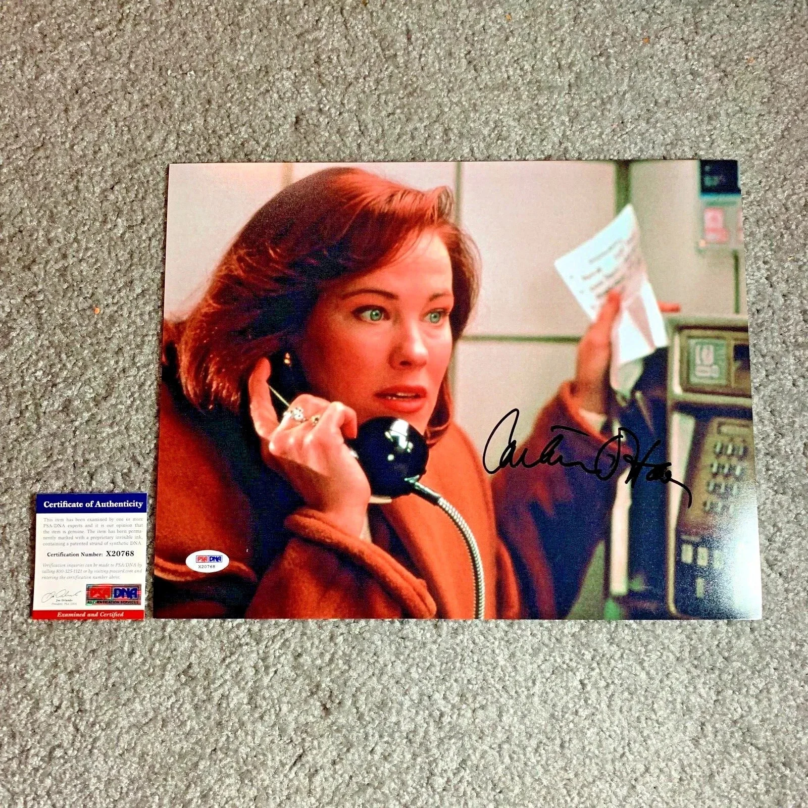 Catherine O'Hara — CATHERINE O'HARA SIGNED AUTOGRAPH 11X14 PHOTO HOME ALONE KEVIN PSA DNA CERTIFIED