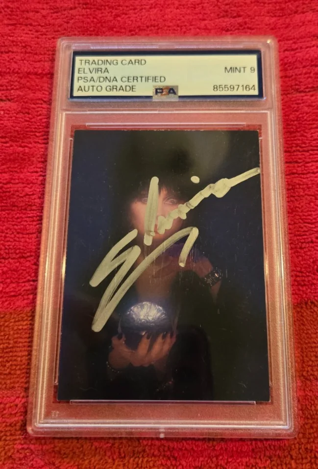 ELVIRA MISTRESS OF THE DARK — ELVIRA MISTRESS OF THE DARK AUTOGRAPHED CARD PSA / DNA AUTHENTIC GRADED PSA 9