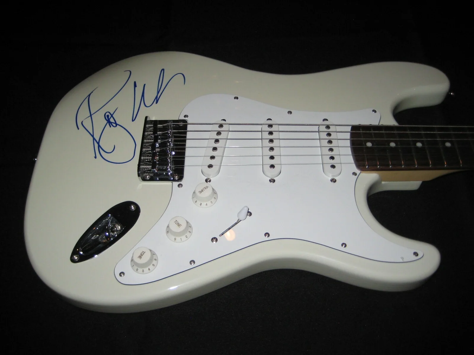 ROGER WATERS (Pink Floyd) Signed Squier Bullet by Fender GUITAR w/ Beckett LOA, изображение 2