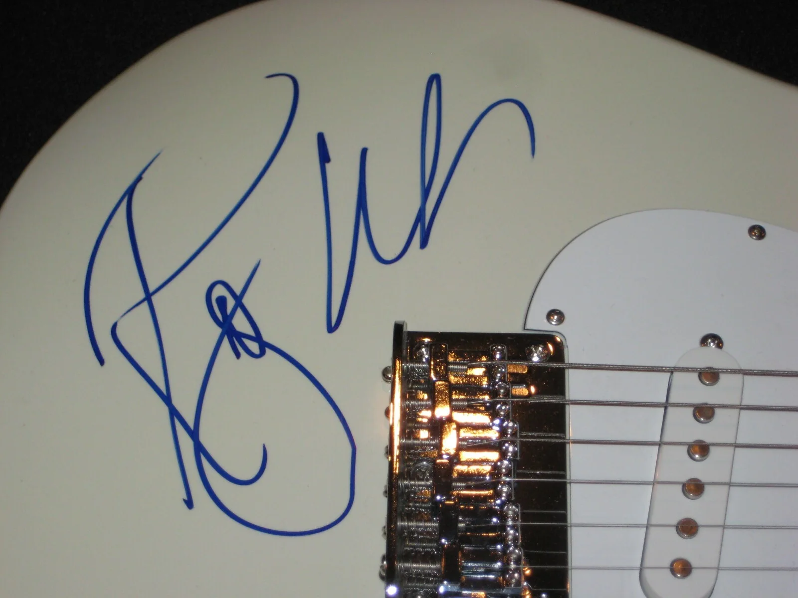 ROGER WATERS (Pink Floyd) Signed Squier Bullet by Fender GUITAR w/ Beckett LOA, изображение 3