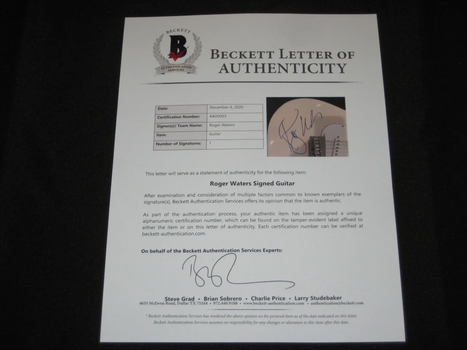 ROGER WATERS (Pink Floyd) Signed Squier Bullet by Fender GUITAR w/ Beckett LOA, изображение 5