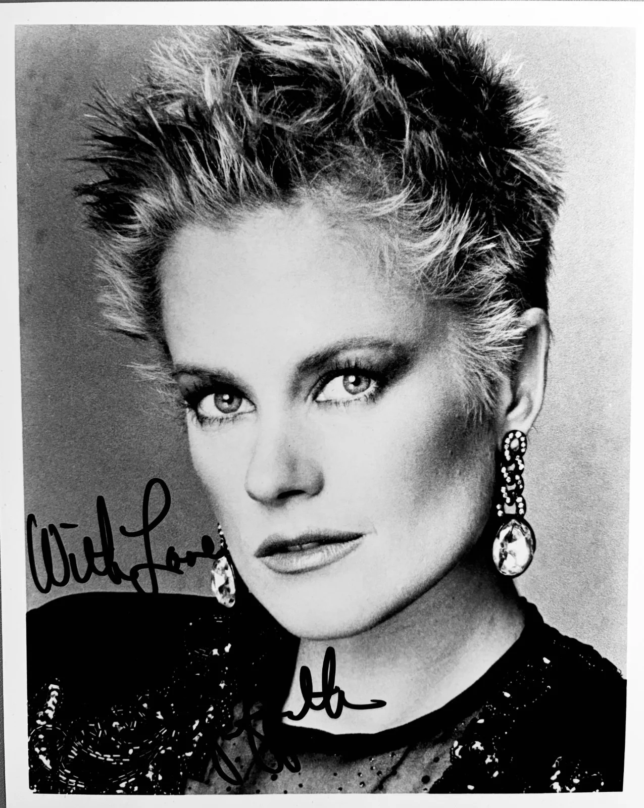 MELANIE GRIFFITH — Melanie Griffith Signed•8x10 •*Working Girl* B&W Vintage•Todd Mueller Autographs, image 3