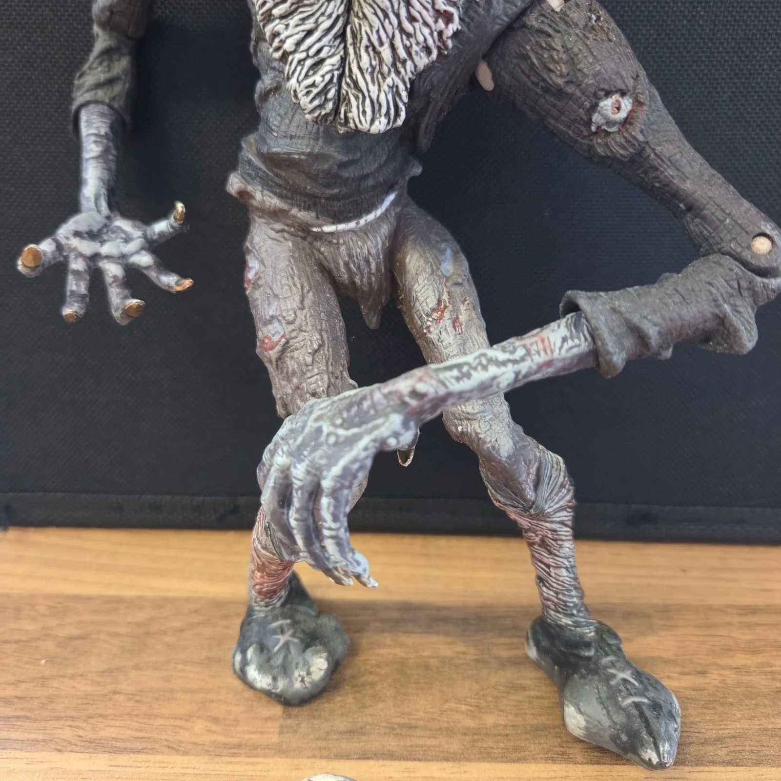 Mezco Silent Screamers Reel Masters Edison's Frankenstein 1910 Action Figure, изображение 3