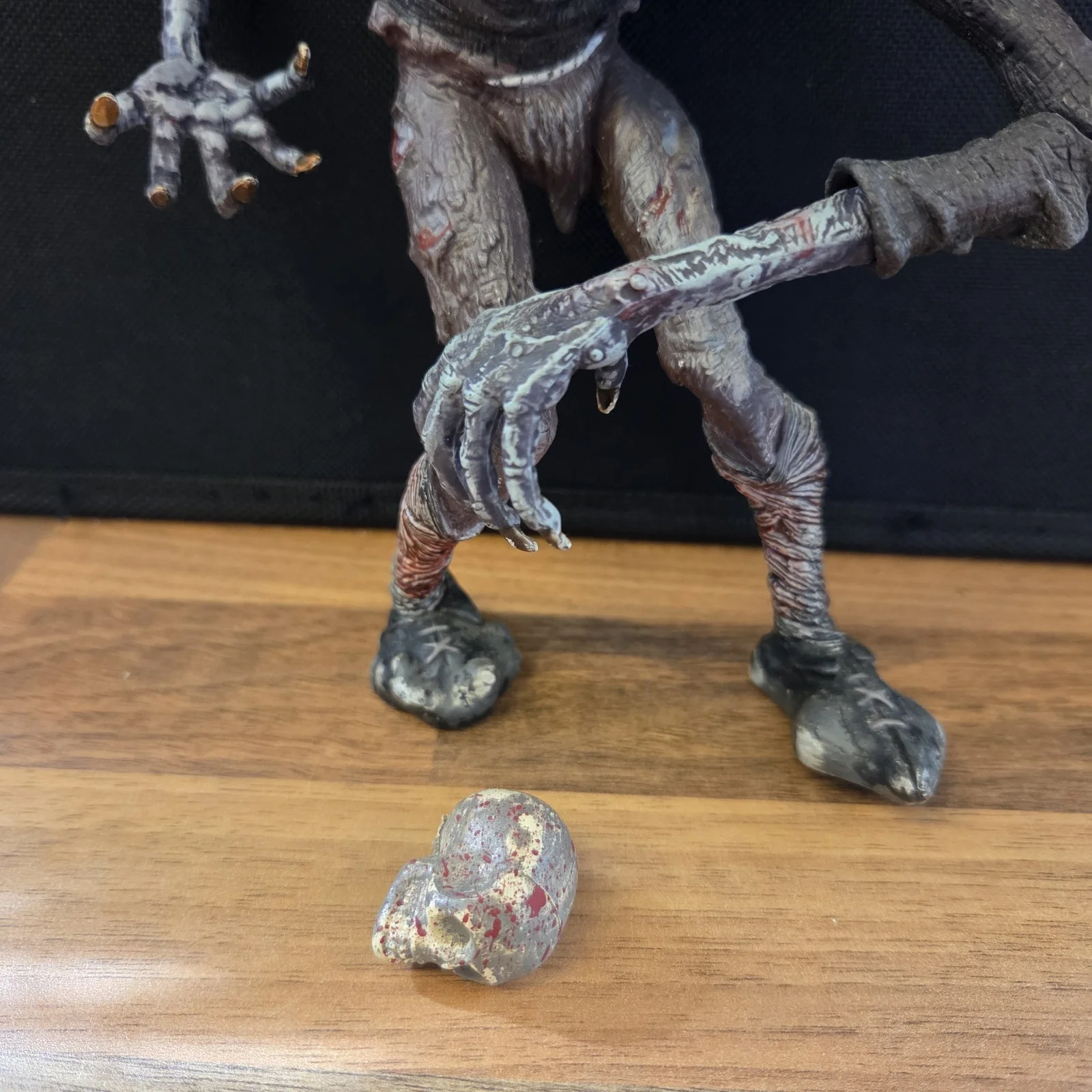 Mezco Silent Screamers Reel Masters Edison's Frankenstein 1910 Action Figure, изображение 4