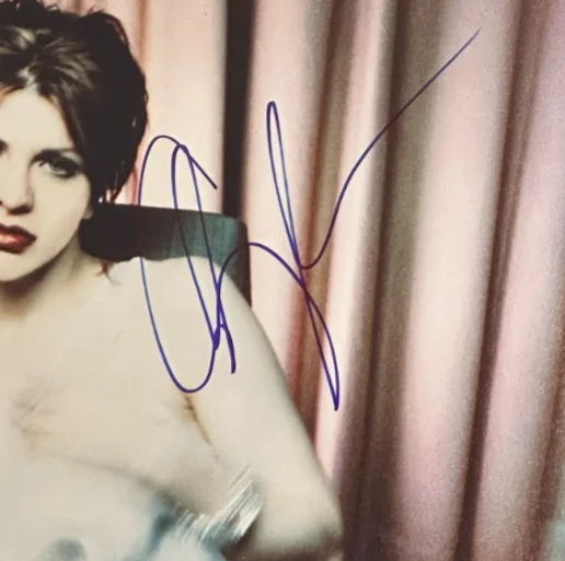 COURTNEY LOVE COBAIN — COURTNEY LOVE COBAIN Signed 16x20 PHOTO Beckett Authenticated (BAS), image 2
