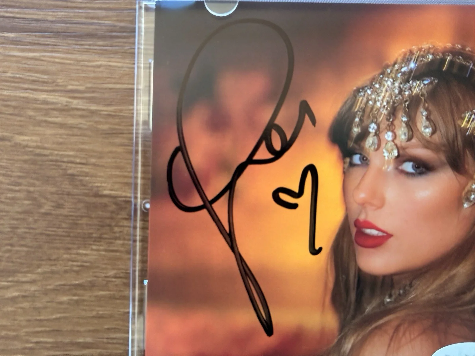 Taylor Swift Signed The Life of a Showgirl CD Insert JSA COA CE19737 iHeartRadio, изображение 2