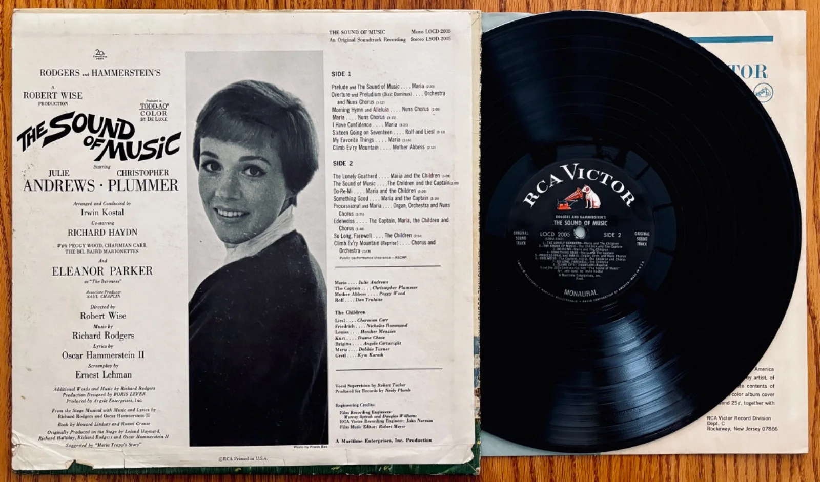 JULIE ANDREWS • Signed THE SOUND OF MUSIC Soundtrack Album~RCA VICTOR #LOCD 2005, изображение 2