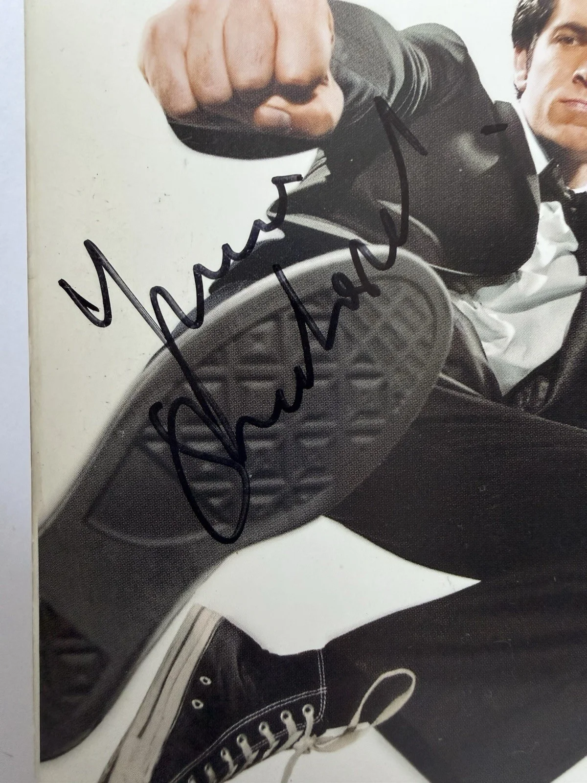 Zachary, Yvonne, Brandon Routh — EXCLUSIVE RARE SIGNED Autographed by cast - CHUCK - Season 3 DVD Memorabilia, изображение 2