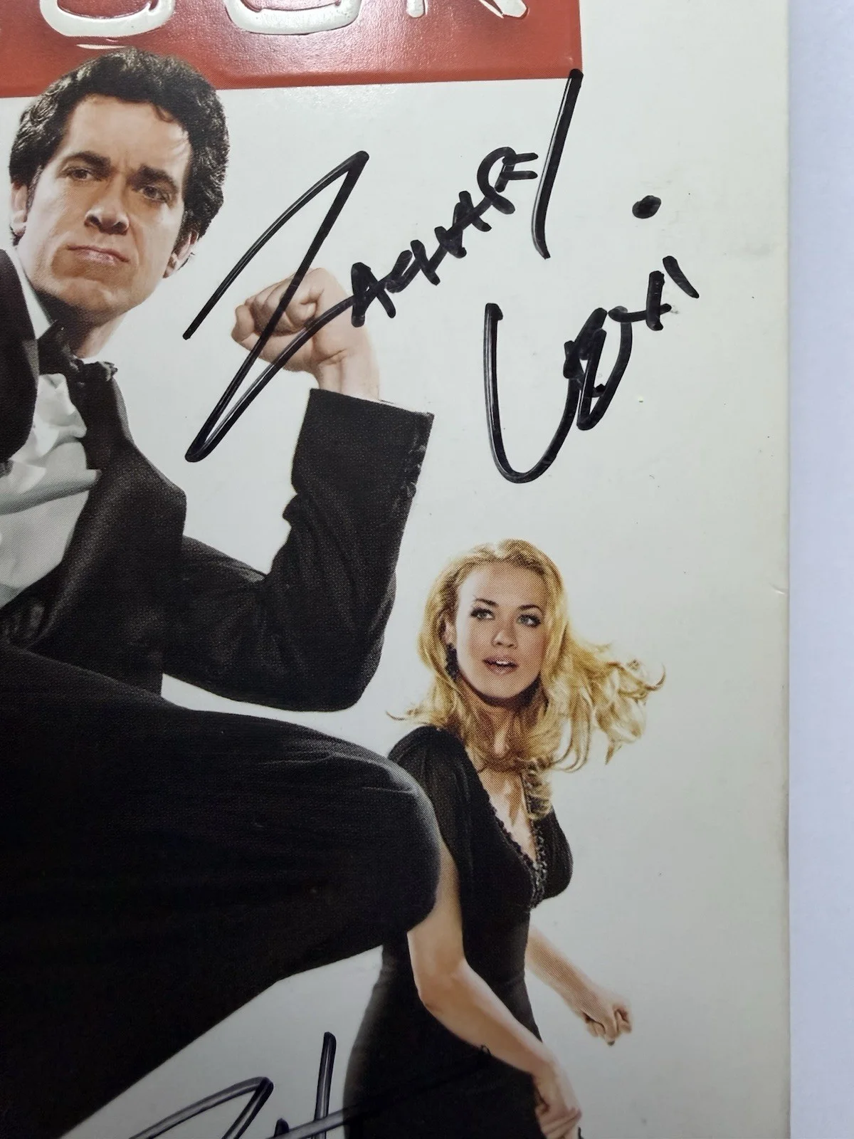 Zachary, Yvonne, Brandon Routh — EXCLUSIVE RARE SIGNED Autographed by cast - CHUCK - Season 3 DVD Memorabilia, изображение 3