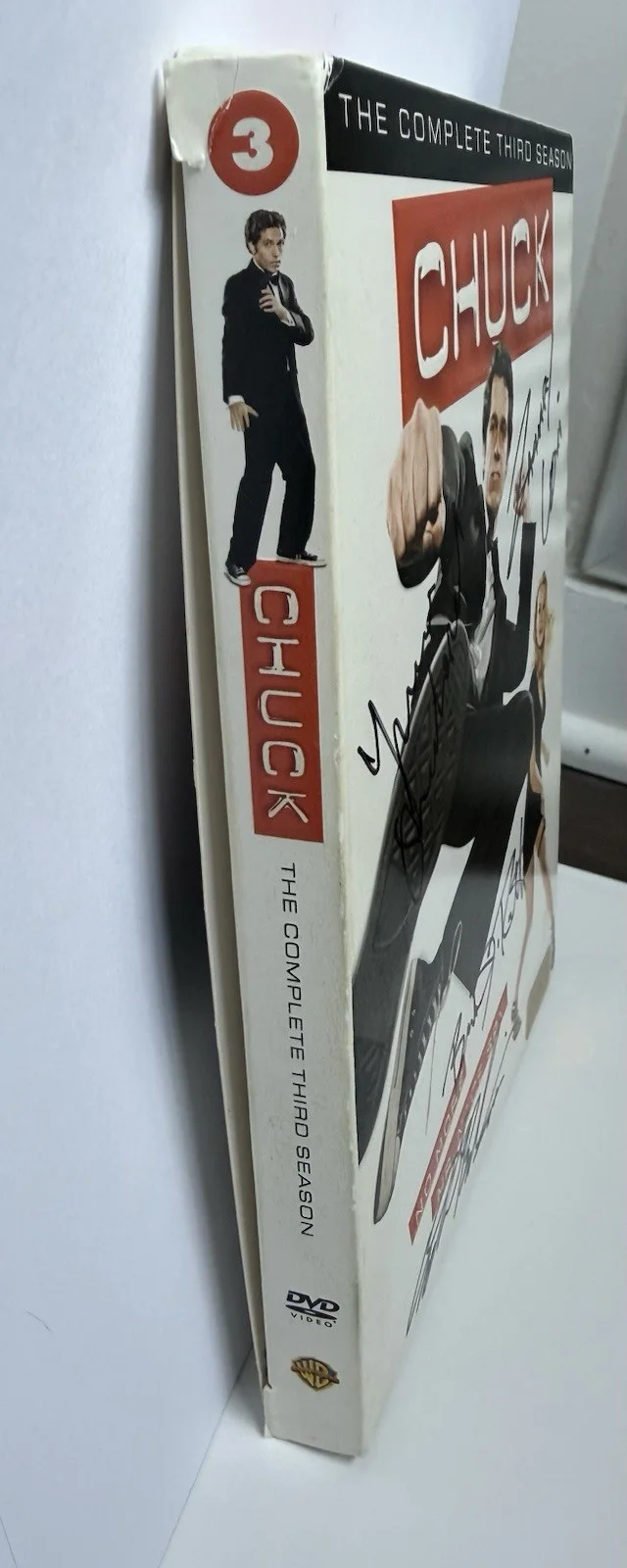 Zachary, Yvonne, Brandon Routh — EXCLUSIVE RARE SIGNED Autographed by cast - CHUCK - Season 3 DVD Memorabilia, изображение 5