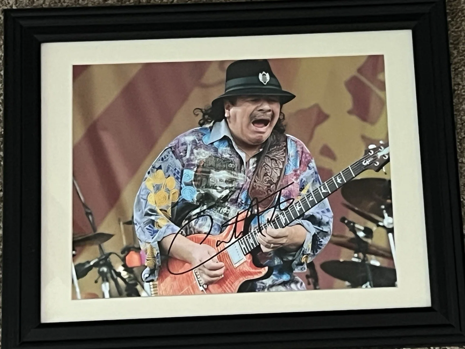 CARLOS SANTANA Autographed signed 8 X 11.5 photo Rock Guitar Legend, изображение 2