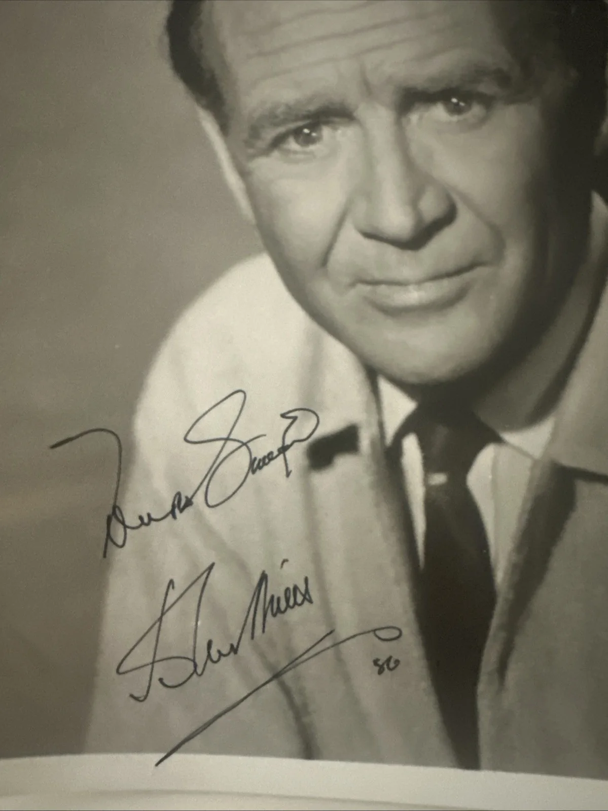 Sir John Mills Signed Photo 8x10 Autographed British Actor, image 2