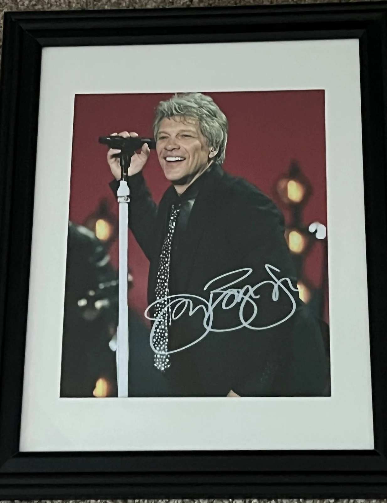JON BON JOVI Autographed signed 8 X 11.5 photo FRAMED Rock Legend, изображение 2