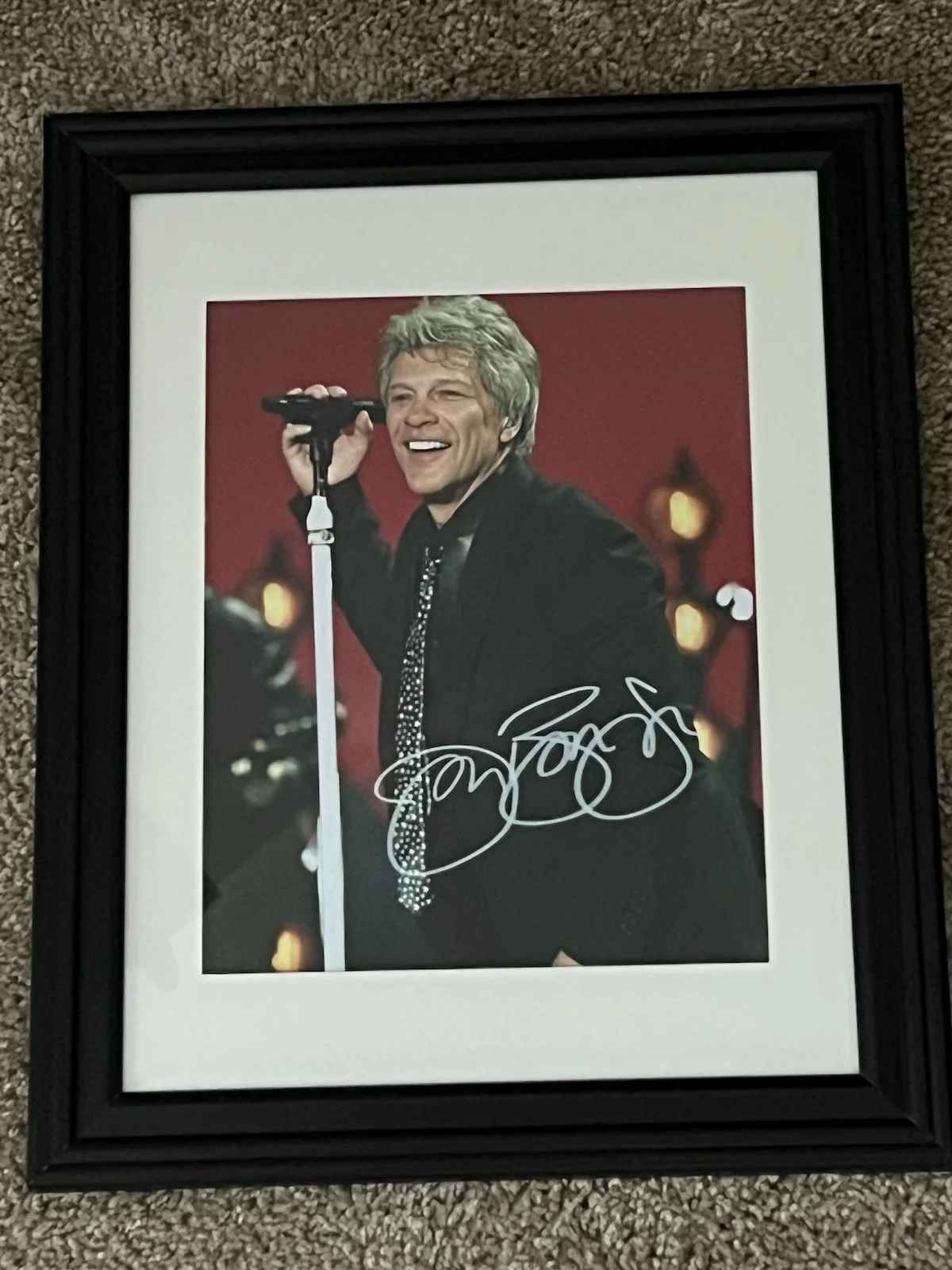 JON BON JOVI Autographed signed 8 X 11.5 photo FRAMED Rock Legend, изображение 3