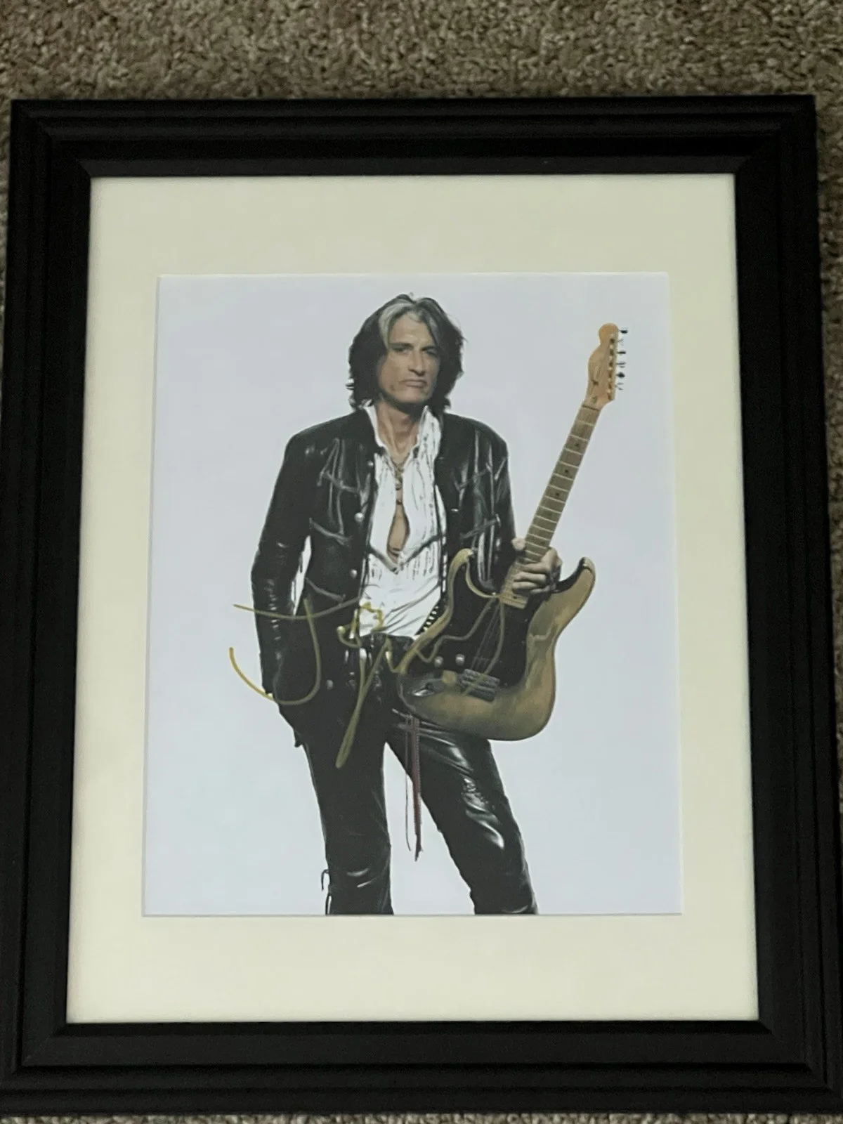 JOE PERRY AEROSMITH Autographed 8 X 11.5 Signed Photo Nicely Framed, изображение 2