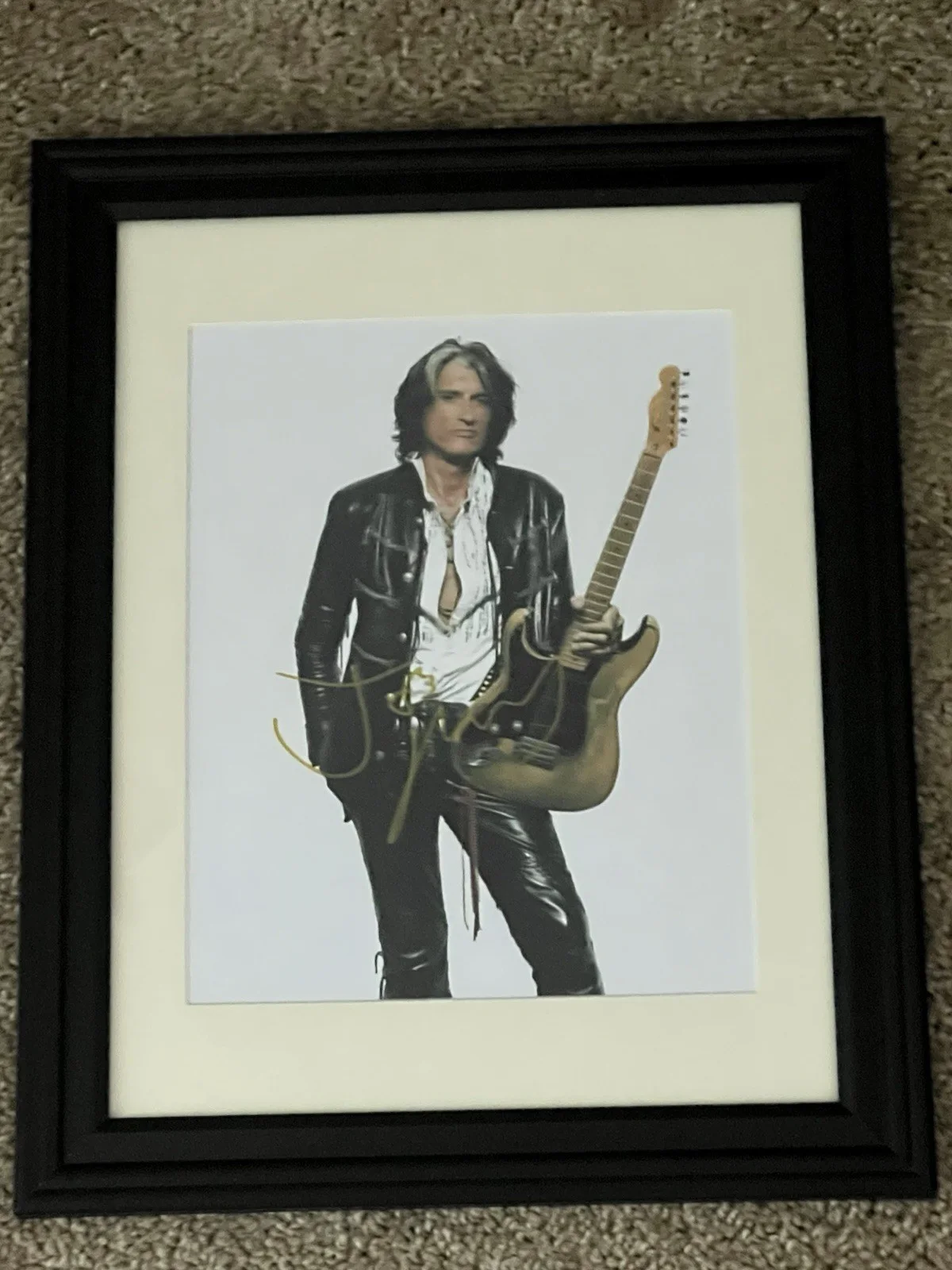 JOE PERRY AEROSMITH Autographed 8 X 11.5 Signed Photo Nicely Framed, изображение 3