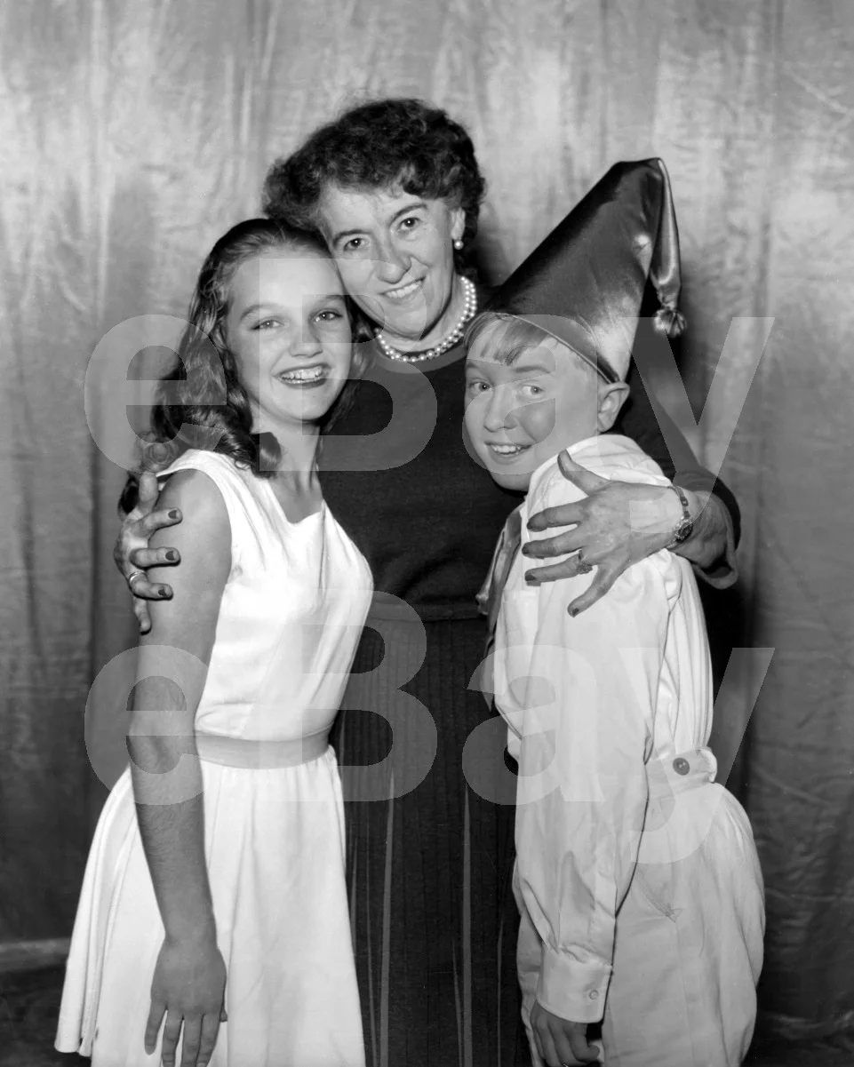 Enid Blyton 16x12 Photo Poster Print, изображение 4