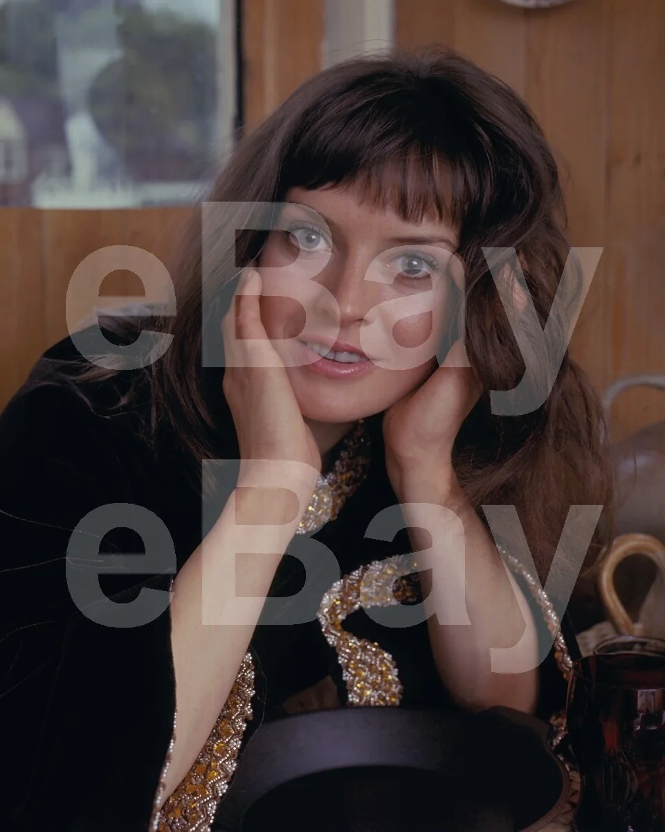 Isobel Black 16x12 Photo Poster Print, image 4