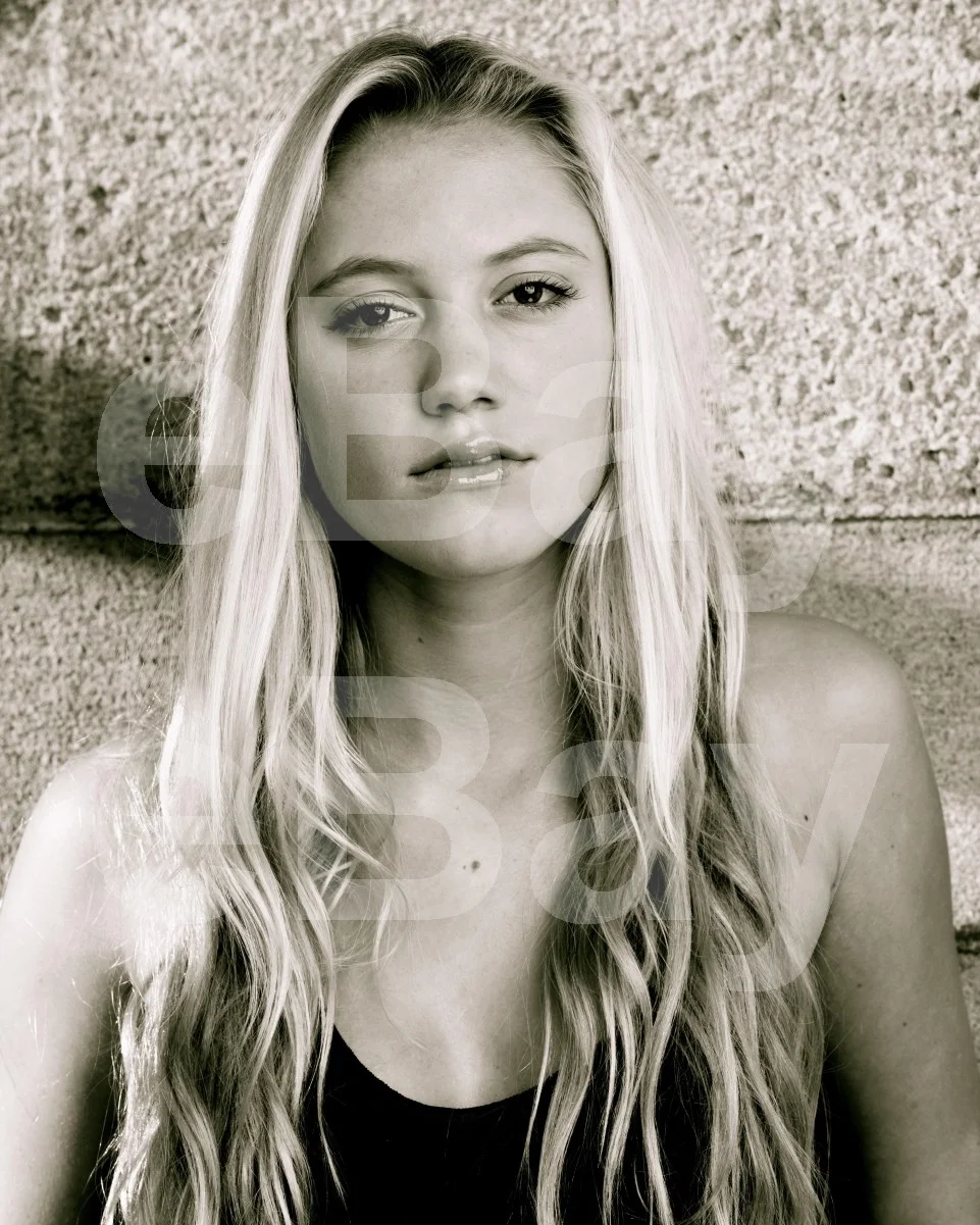 Maika Monroe 16x12 Photo Poster Print, image 4