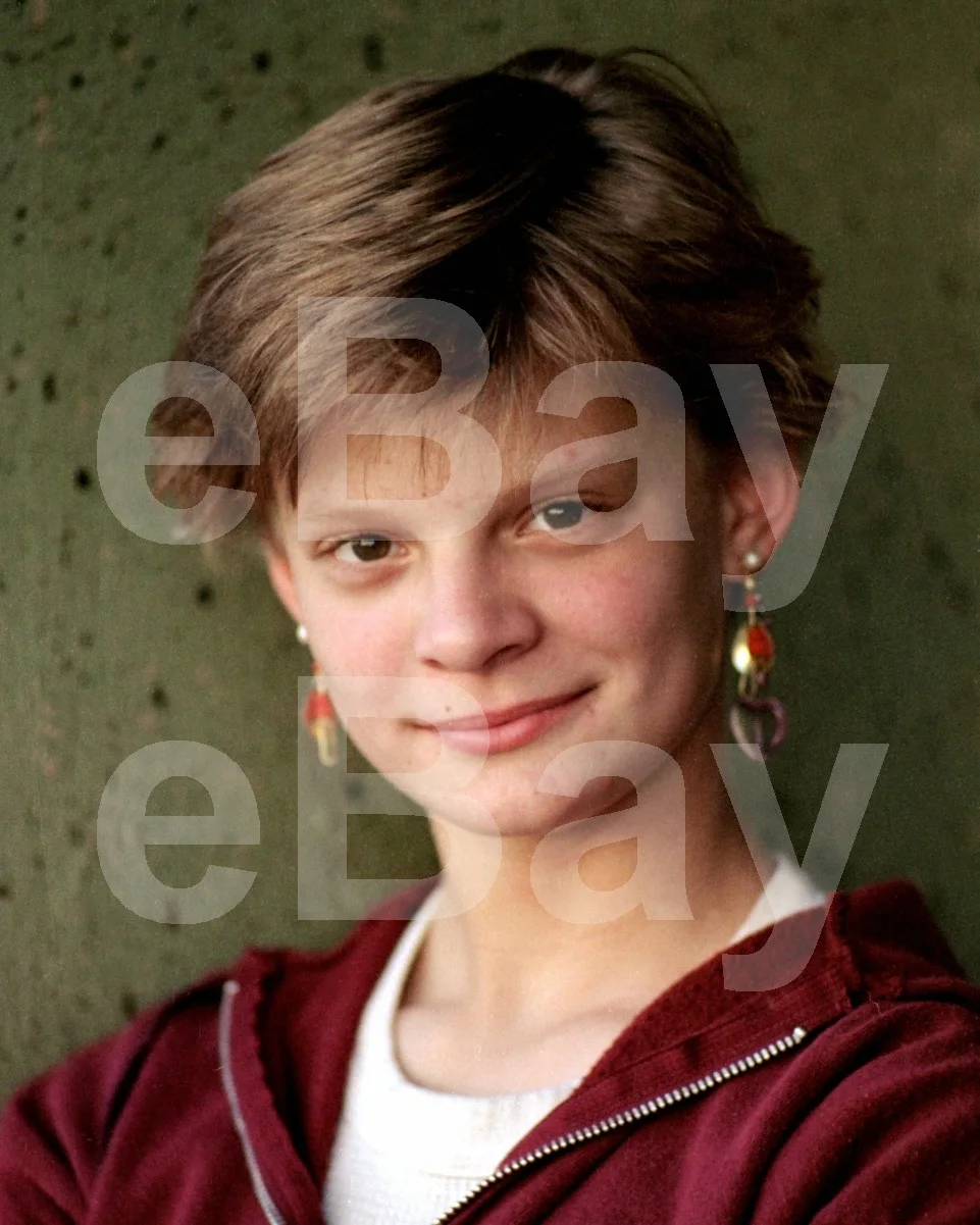 The Goonies (1985) Martha Plimpton "Stef" 16x12 Photo Poster Print, image 4