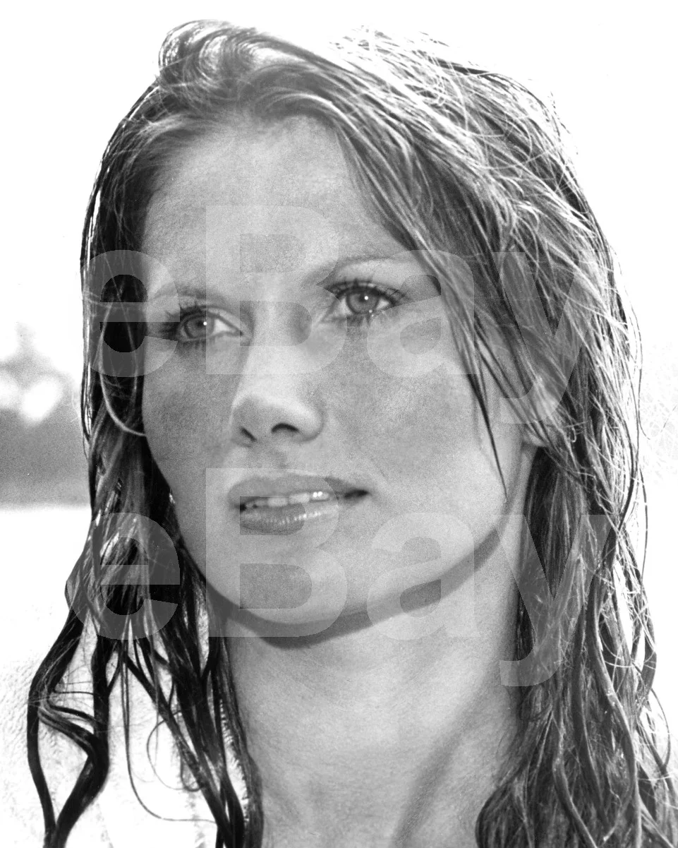 The Girl in Blue (1973) Maud Adams 16x12 Photo, изображение 4