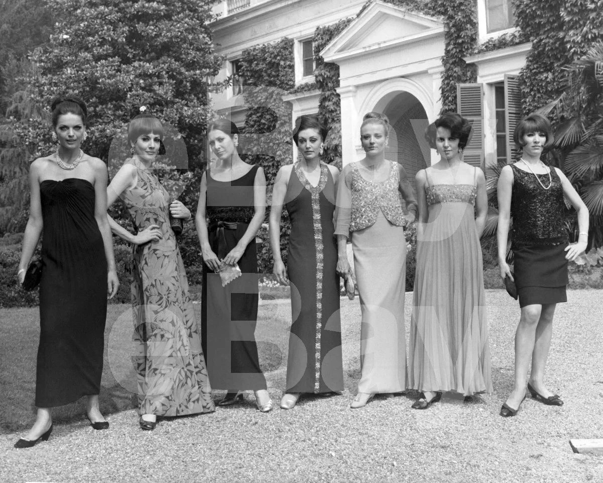 The Italian Job (1969) Cast Female 16x12 Photo, изображение 4