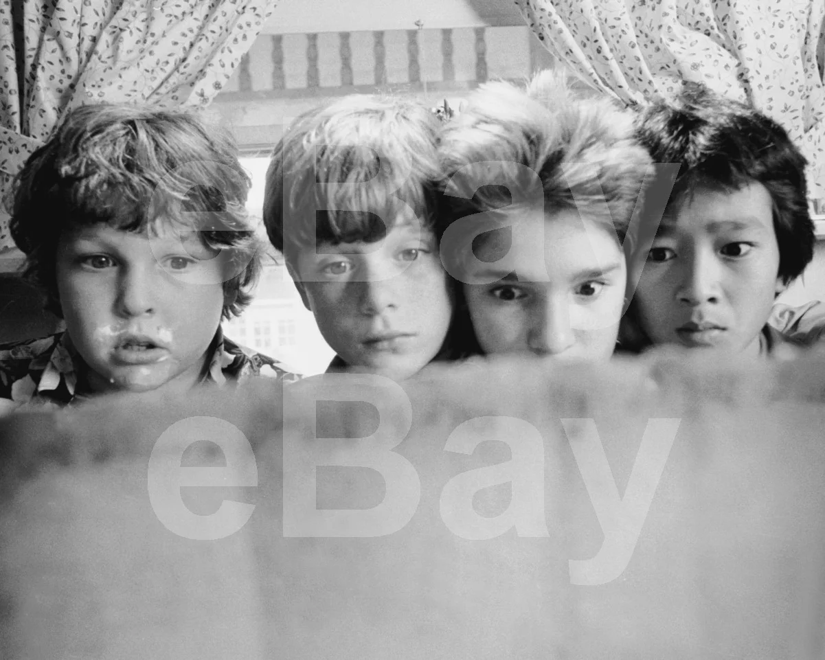 The Goonies (1985) Jeff Cohen, Sean Astin, Corey Feldman 16x12 Photo Poster, изображение 4