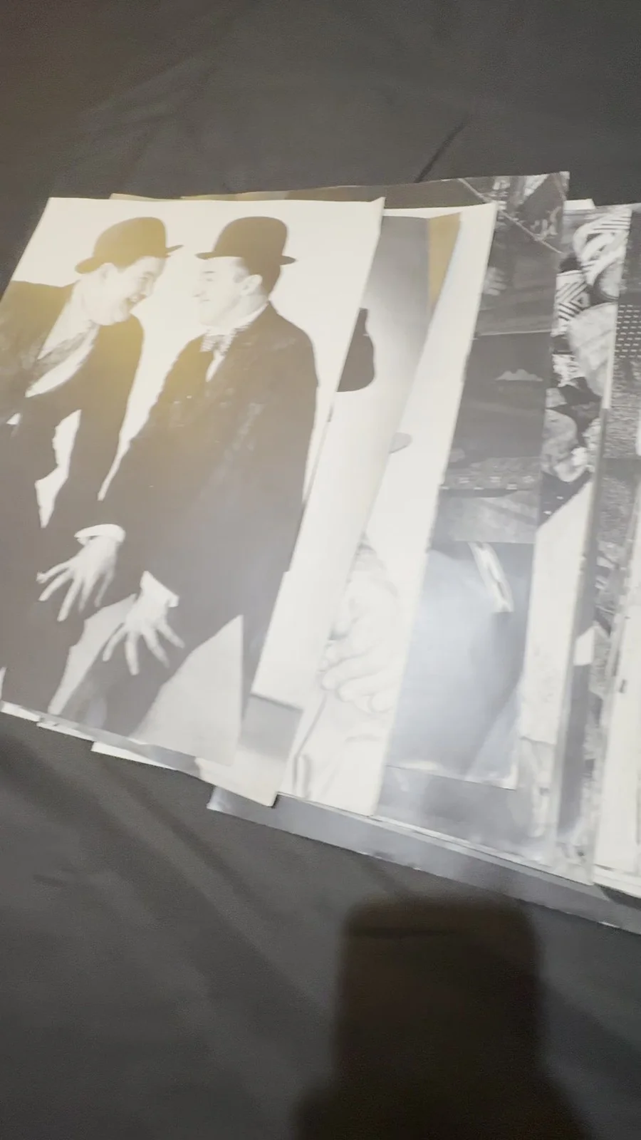 RARE 38 Vintage Laurel & Hardy B&W Photos Iconic Film Scenes & Portraits & Book, изображение 2