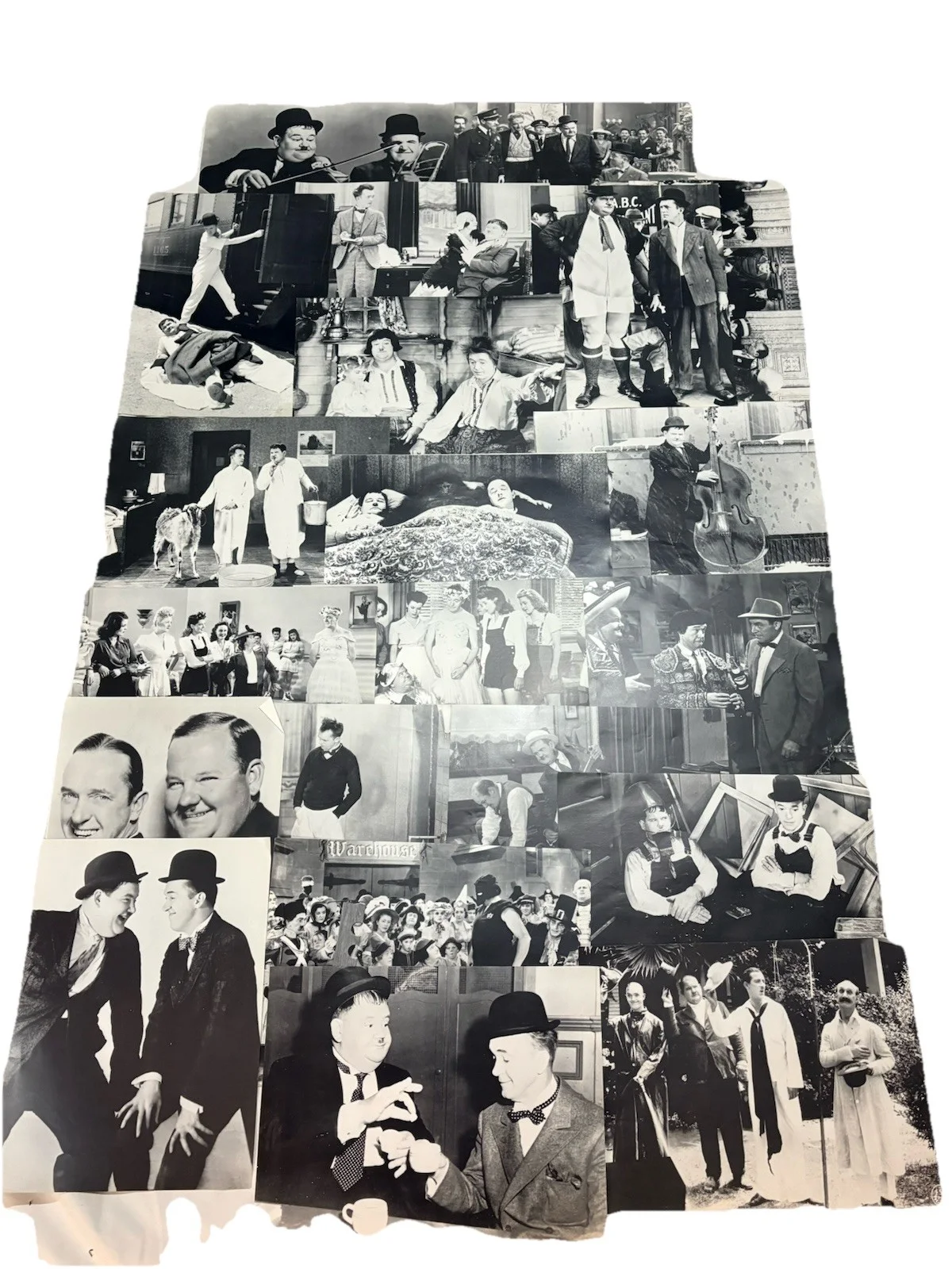 RARE 38 Vintage Laurel & Hardy B&W Photos Iconic Film Scenes & Portraits & Book, изображение 4