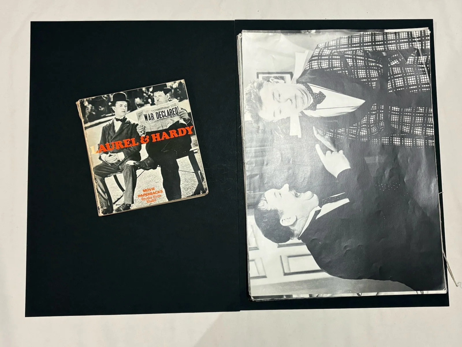 RARE 38 Vintage Laurel & Hardy B&W Photos Iconic Film Scenes & Portraits & Book, изображение 5