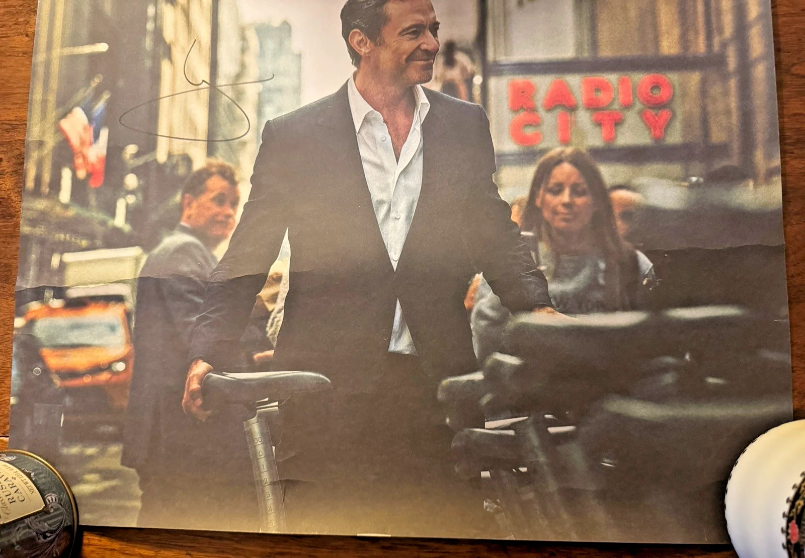 Hugh Jackman — HUGH JACKMAN Live From New York With Love Broadway Signed Poster Radio City Rare, изображение 4