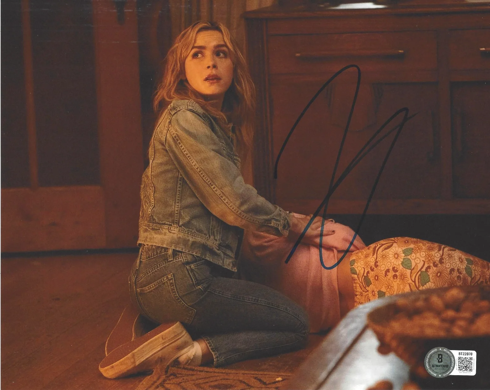 Kiernan Shipka Signed 'Chilling Adventures of Sabrina' 8x10 Photo 3 Beckett COA, изображение 2