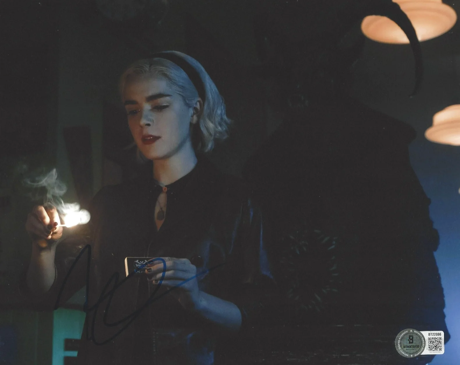 Kiernan Shipka Signed 'Chilling Adventures of Sabrina' 8x10 Photo 2 Beckett COA, изображение 2