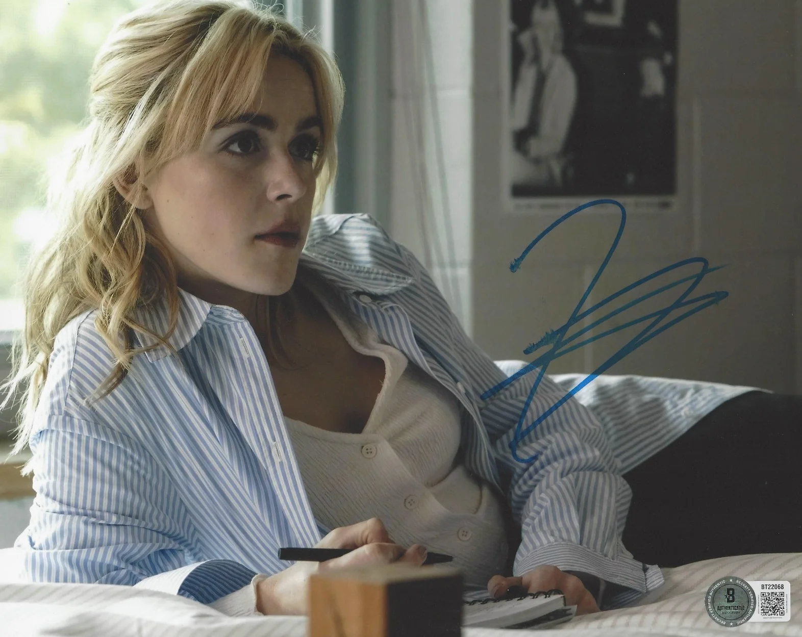 Kiernan Shipka Signed 'Industry' 8x10 Photo 2 TV Show Actress Beckett COA, изображение 2