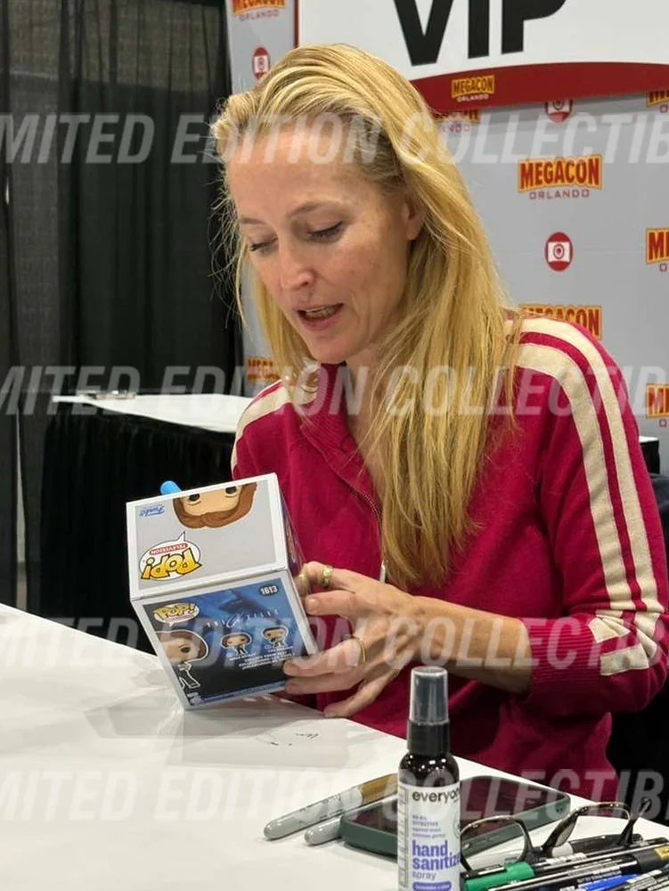 Gillian Anderson — GILLIAN ANDERSON SIGNED Funko POP #1613 Dana Scully from X-Files - COA & PICTURE, image 4