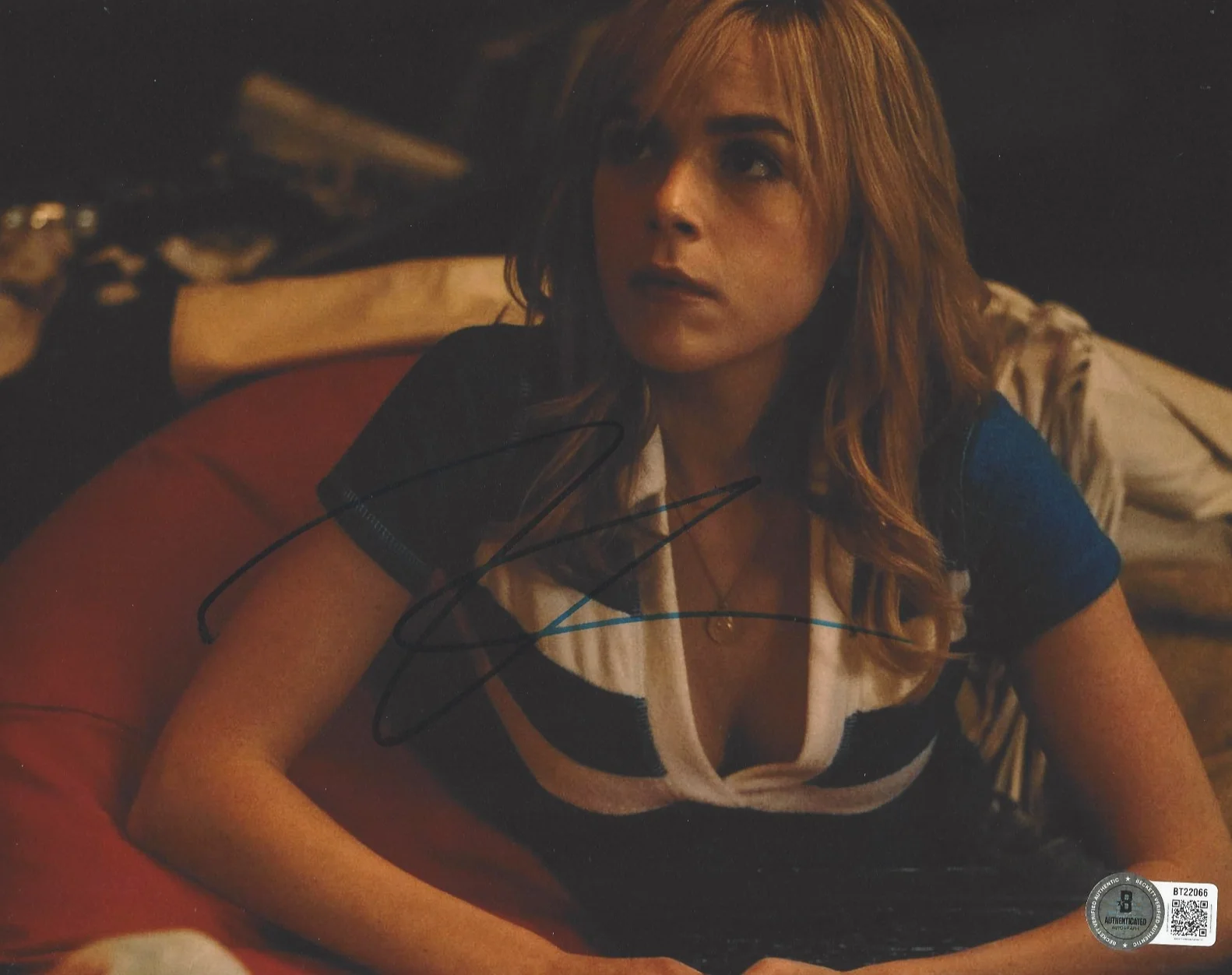 Kiernan Shipka Signed 'Totally Killer' 8x10 Movie Photo Beckett BAS COA, изображение 2